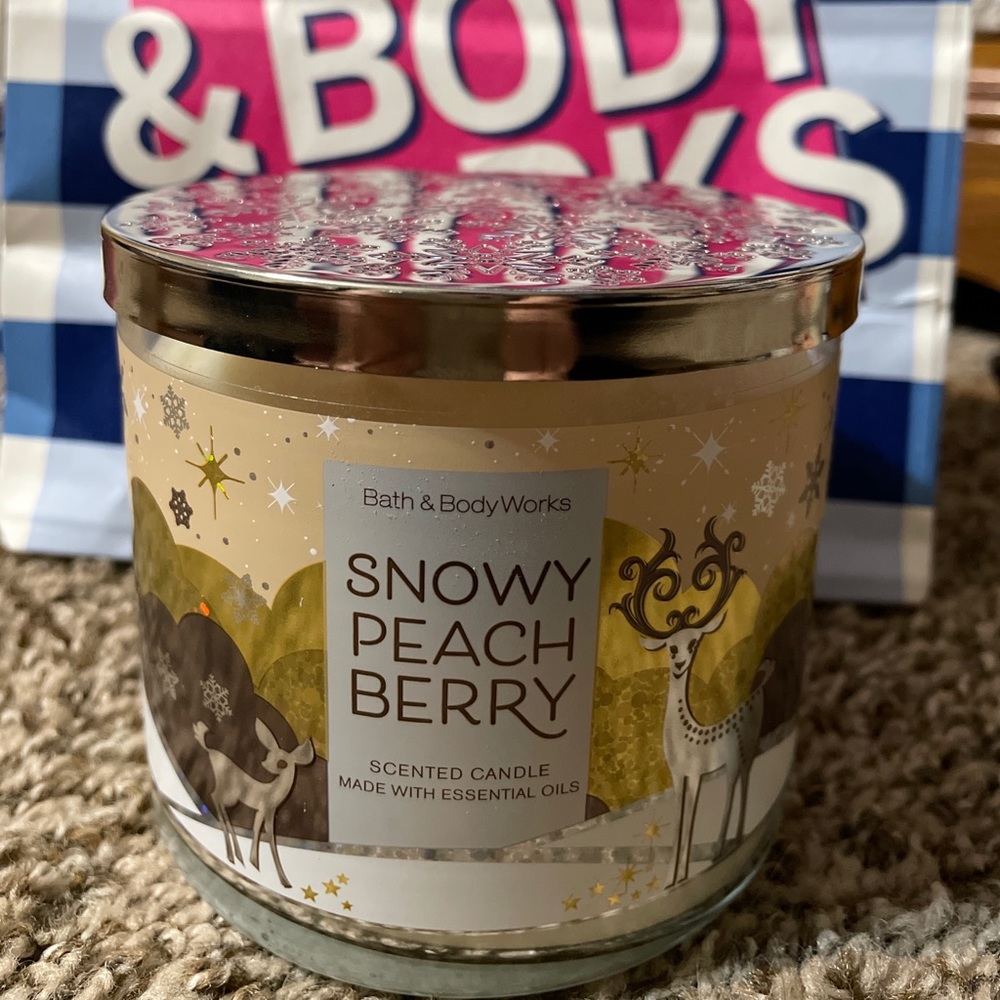Bath & Body Works Snowy Peach Berry 3 wick
